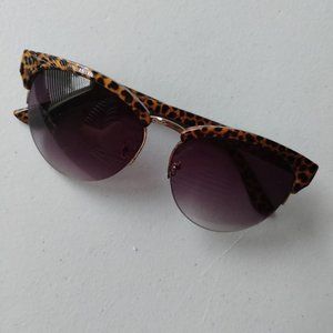 Francesca’s Paige Leopard Wayfarer Sunglasses NWOT (Cheetah!)